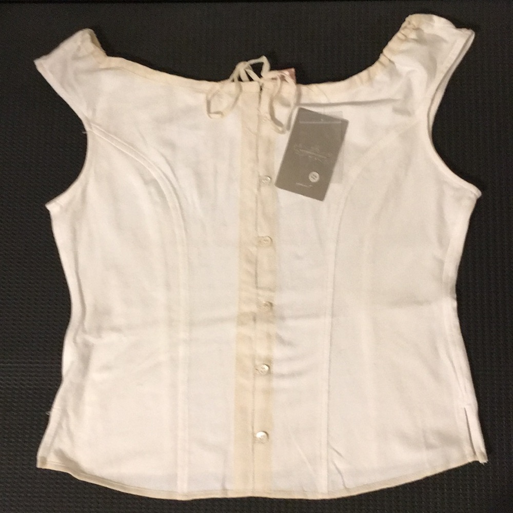 Sleeveless cream-colored cotton shirt